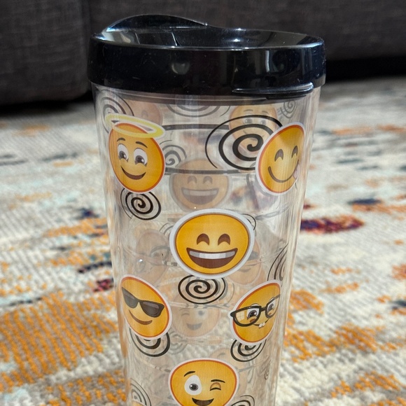 Smiley Face Emoji Expressions large plastic Tervis like Tumbler Made USA 22 oz - Picture 1 of 5